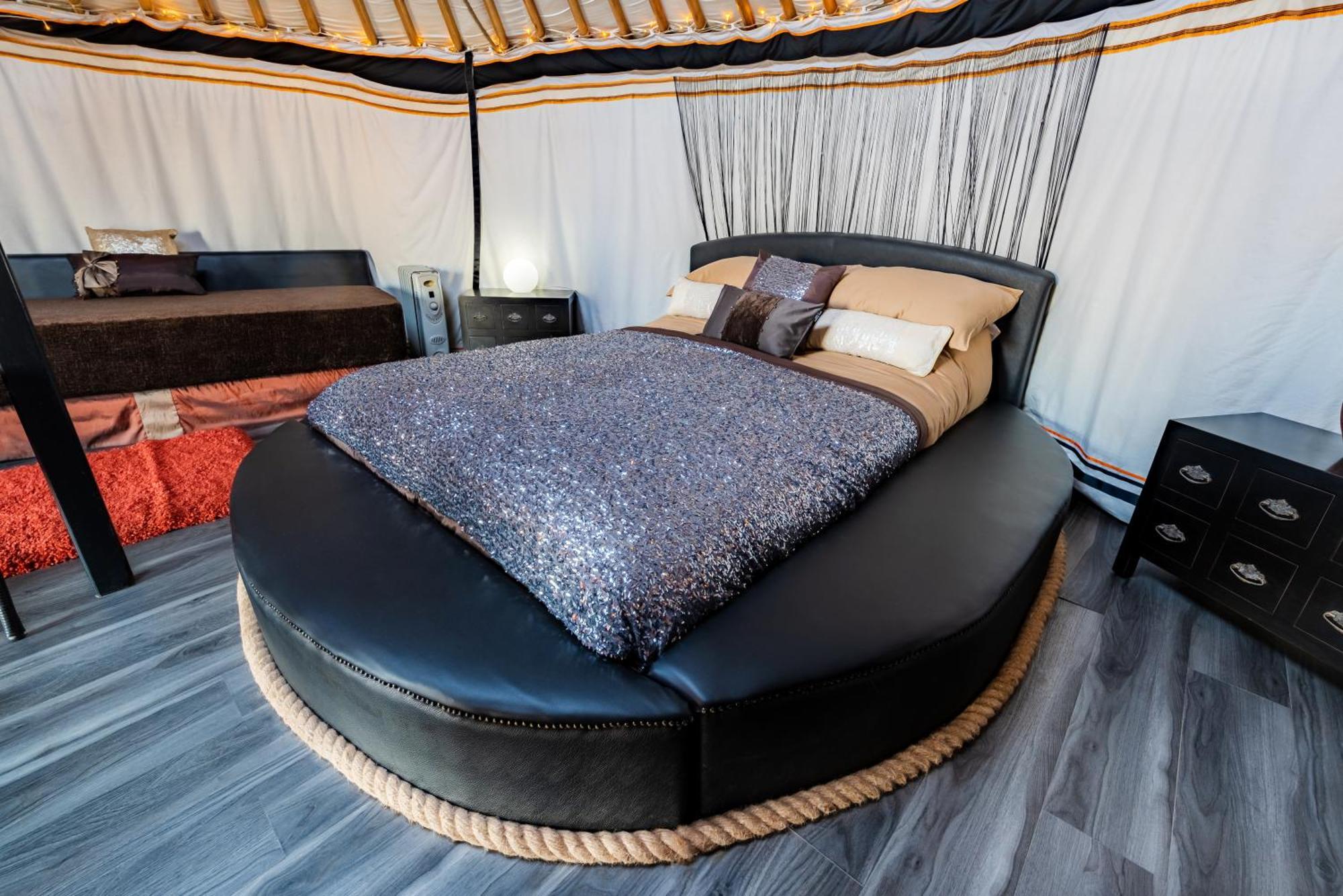 Отель Lincoln Yurts Экстерьер фото