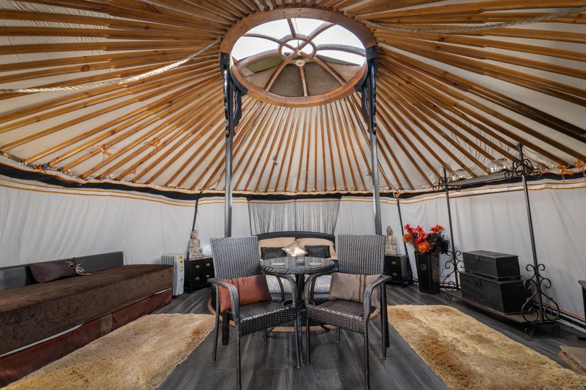 Отель Lincoln Yurts Экстерьер фото