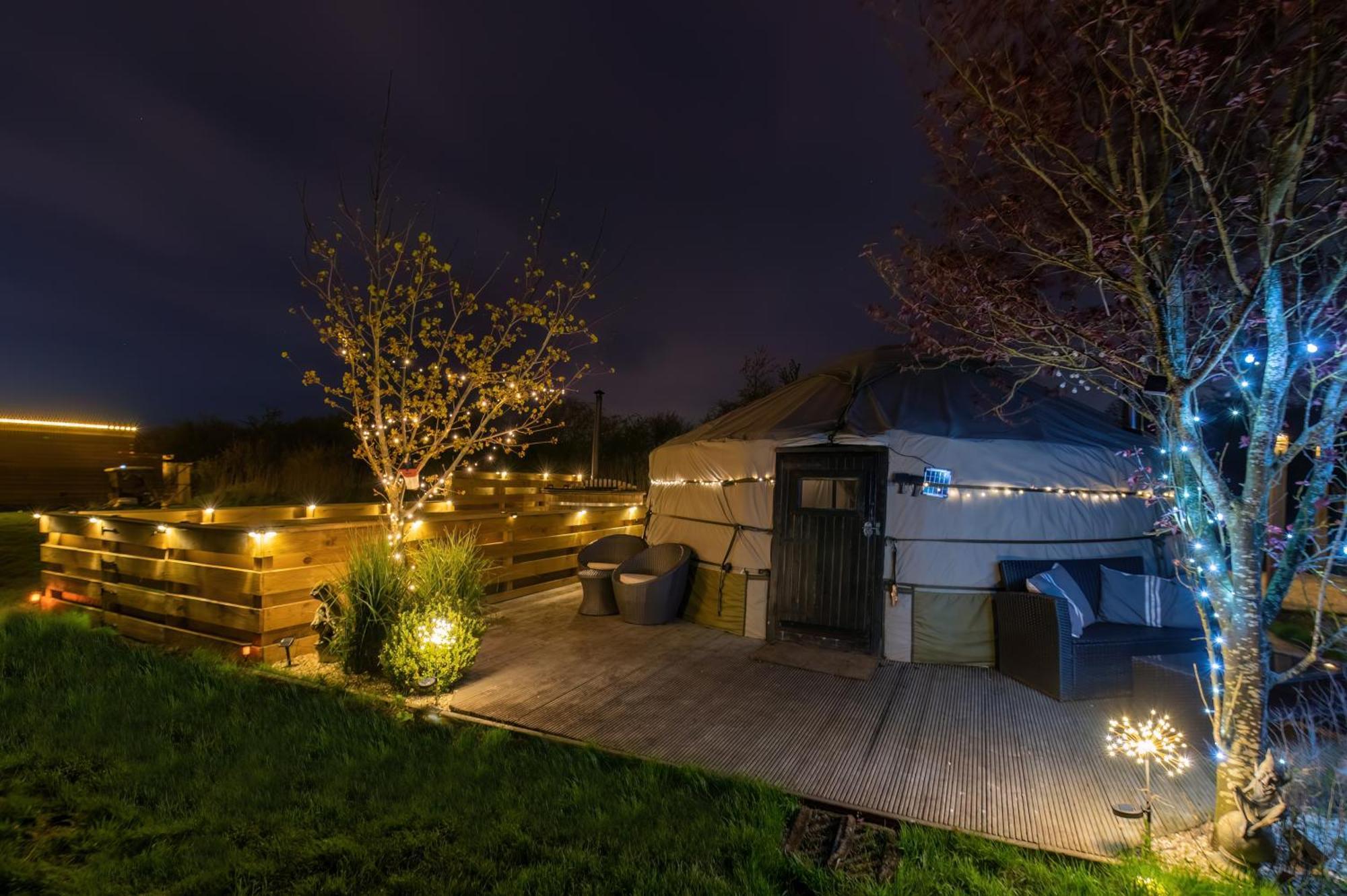 Отель Lincoln Yurts Экстерьер фото