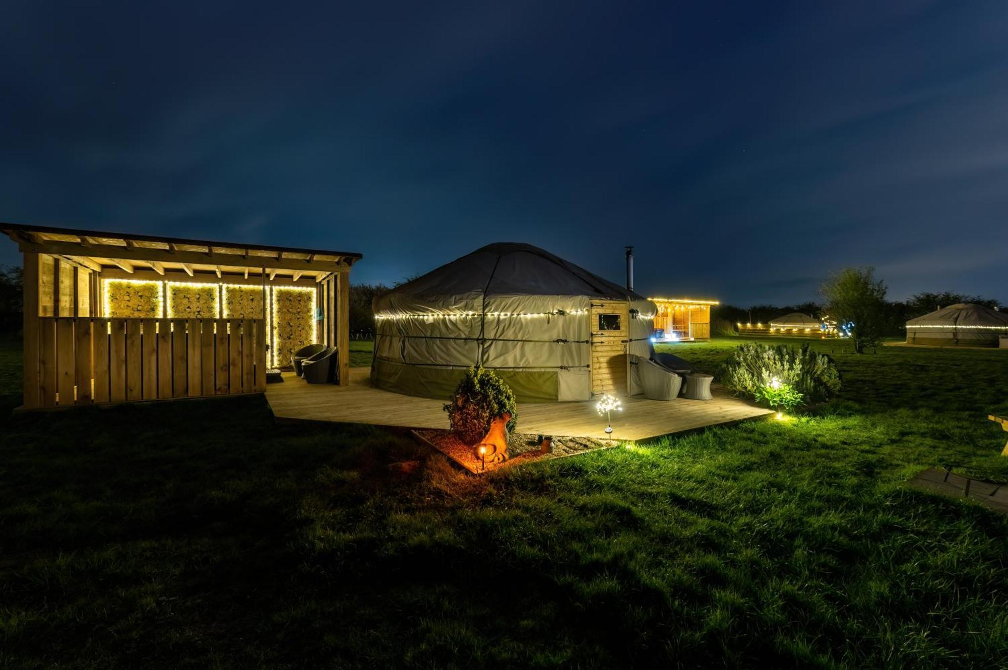 Отель Lincoln Yurts Экстерьер фото