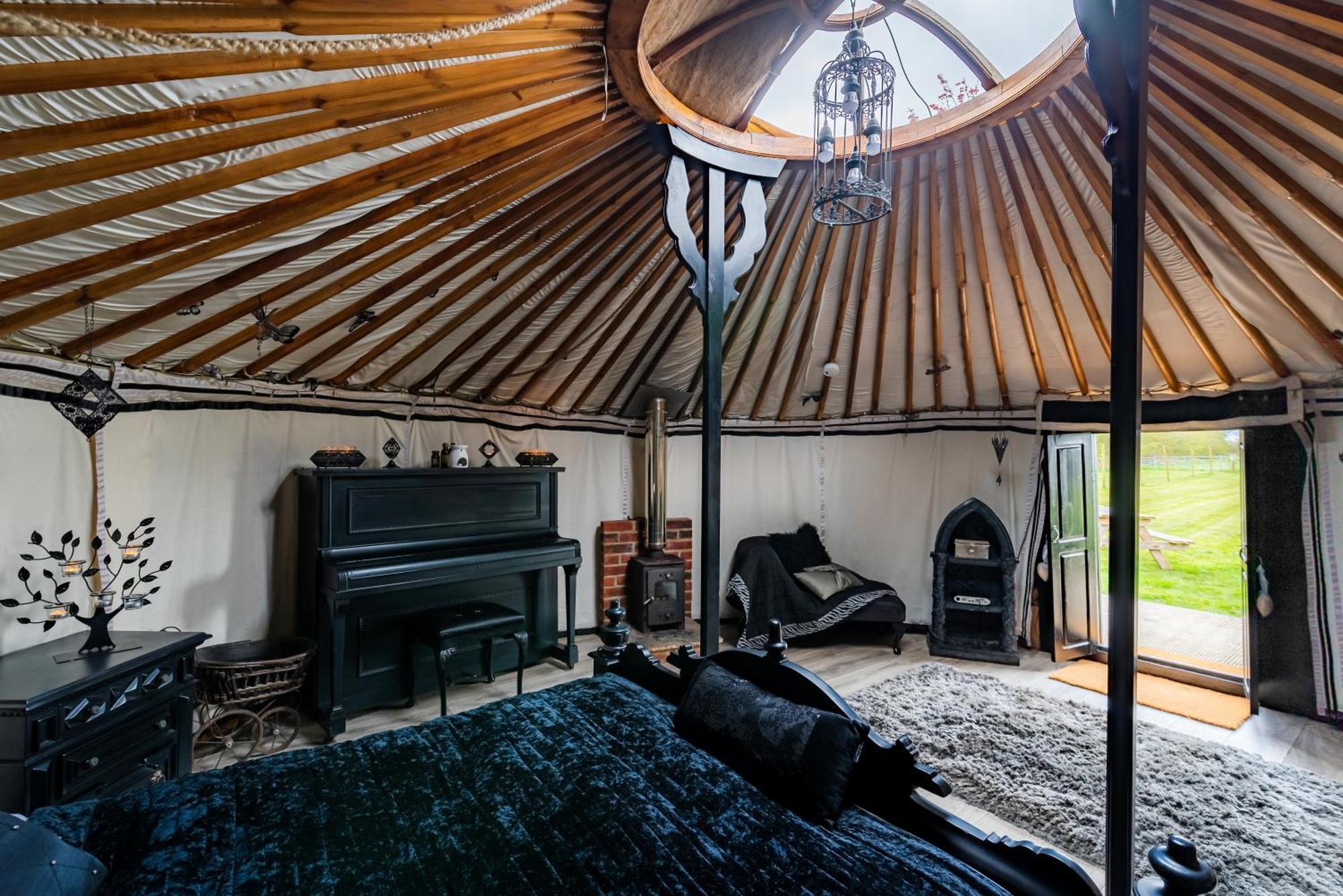 Отель Lincoln Yurts Экстерьер фото